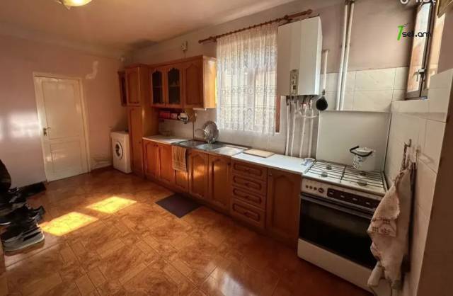 Երկու հարկանի քարե տուն Նոր Արեշի 35-րդ փողոցում Արաբկիրում, 188 ք.մ.