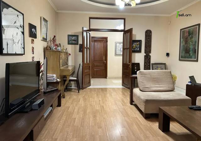 3 սենյականոց բնակարան Պուշկինի փողոցում, 106 ք.մ., 2 սանհանգույց, բարձր առաստաղներ, մի քանի պատշգամբ