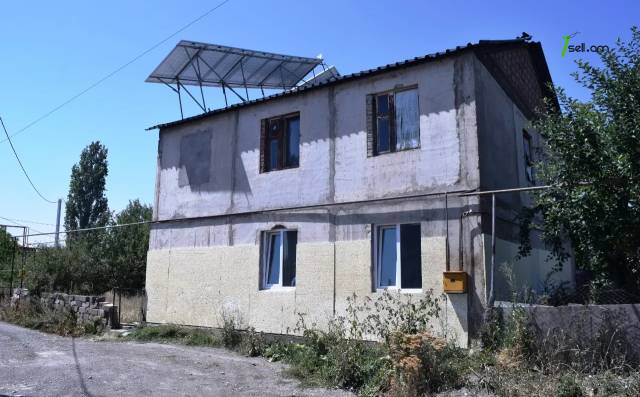 Երկու հարկանի քարե տուն, Վ. Սարգսյան 2-րդ թաղամաս Գյումրիում, 213 ք.մ., 2 սանհանգույց