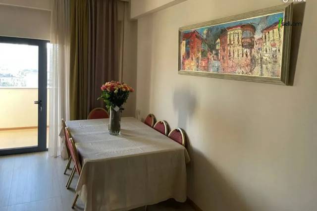 2 սենյականոց բնակարան նորակառույց շենքում Կոմիտասի պողոտայում, 90 ք.մ., բարձր առաստաղներ