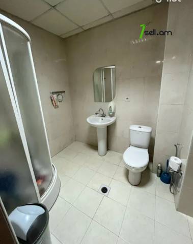 Գրասենյակային տարածք Պարոնյան փողոցում կենտրոնում, 95 քմ