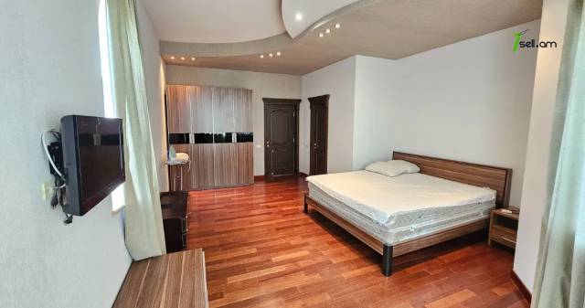 Երկու հարկանի քարե տուն, Վահագնի Թաղամաս Աջափնյակում, 1750 ք.մ., 3+ սանհանգույց