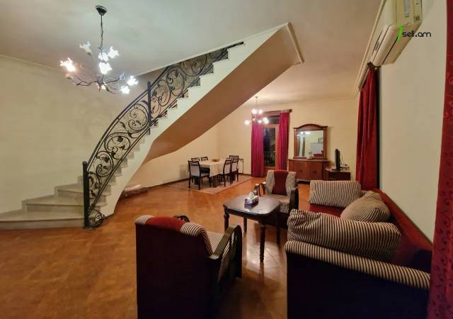 Ընդարձակ 3 սենյականոց բնակարան Թումանյան փողոցում, 160 ք.մ., նախավերջին հարկ, 2 սանհանգույց