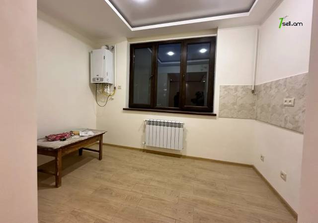 2 սենյականոց բնակարան Արամ Խաչատրյանի փողոցում, 45 ք.մ., 2/5 հարկ, կապիտալ վերանորոգված, քարե շենք