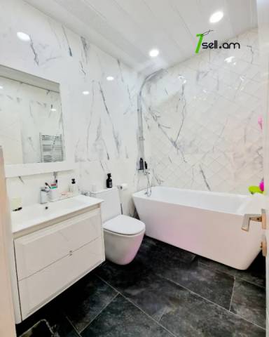 Երկու հարկանի քարե տուն, Վահագնի Թաղամաս Աջափնյակում, 700 ք.մ., 3+ սանհանգույց