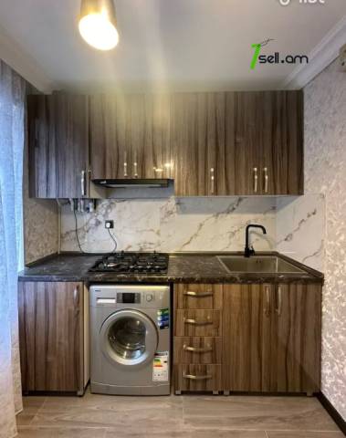 3 սենյականոց բնակարան Մամիկոնյանց փողոցում, 65 ք.մ., 2/5 հարկ, եվրովերանորոգված, քարե շենք