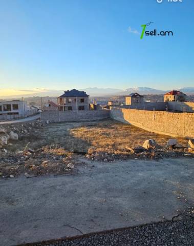 Հողատարածք բնակելի շինությունների համար Ավանում, 800 ք.մ.