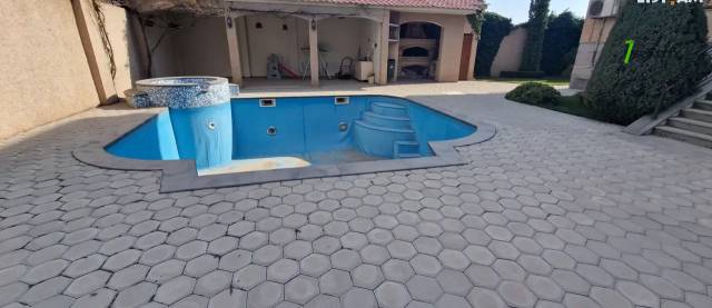 Երկու հարկանի քարե տուն Աջափնյակում, 360 ք.մ., 3+ սանհանգույց, եվրովերանորոգված