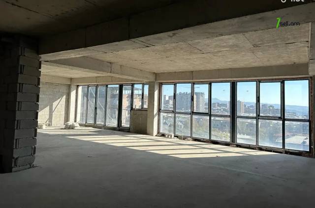 4 սենյականոց բնակարան նորակառույց շենքում Արամ Խաչատրյան փողոցում, 139 ք.մ., 2 սանհանգույց