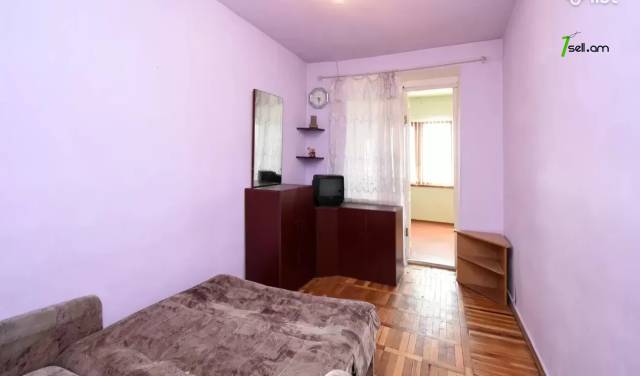 4 սենյականոց բնակարան Ավետիս Ահարոնյանի փողոցում, 100 ք.մ., եվրովերանորոգված, քարե շենք