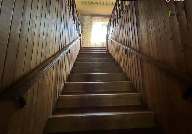 Երկու հարկանի քարե տուն Առափնյա փողոցում Եղվարդում, 207 ք.մ., 2 սանհանգույց