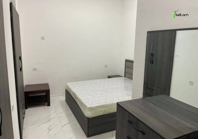 2 սենյականոց բնակարան Իսահակյան փողոցում, 50 ք.մ., 1/3 հարկ, կապիտալ վերանորոգված, քարե շենք