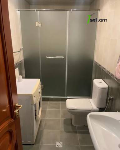 6 սենյականոց բնակարան նորակառույց շենքում Բաբայան փողոցում, 180 ք.մ., 2 սանհանգույց