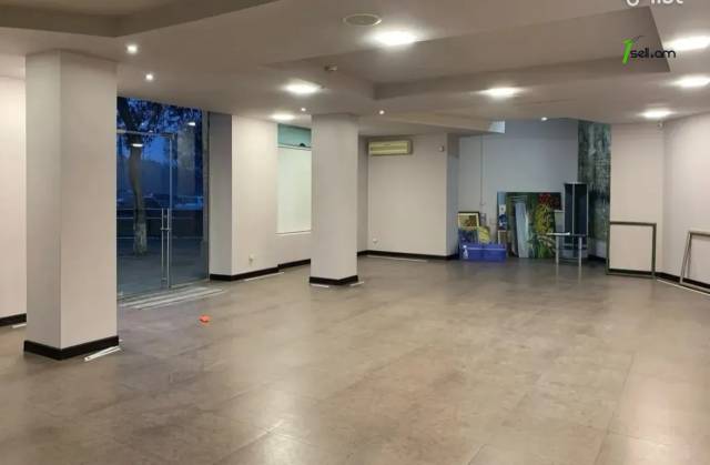 Գրասենյակային տարածք Խանջյան փողոցում կենտրոնում, 260 ք.մ.