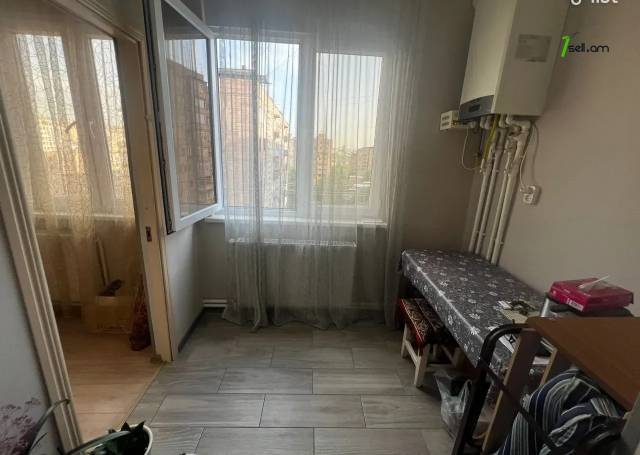 4 սենյականոց բնակարան, Ավան-Առինջ 2-րդ միկրոշրջան, 90 քմ, 7/9 հարկ, եվրովերանորոգված