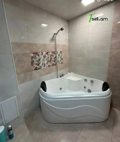 3 սենյականոց բնակարան Կարախանյան փողոցում, 90 ք.մ., 2/9 հարկ, կապիտալ վերանորոգված