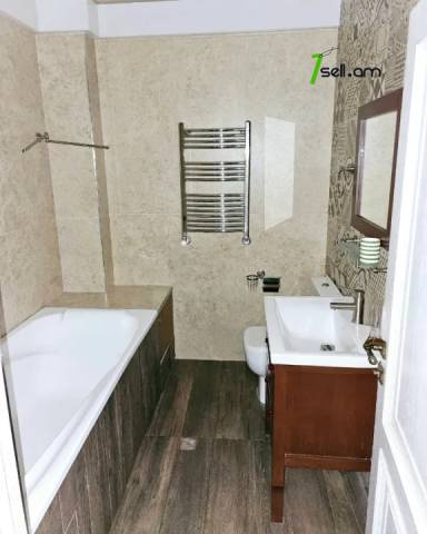 4 սենյականոց բնակարան նորակառույց շենքում Նիկողայոս Ադոնցի փողոցում, 121 ք.մ., 2 սանհանգույց