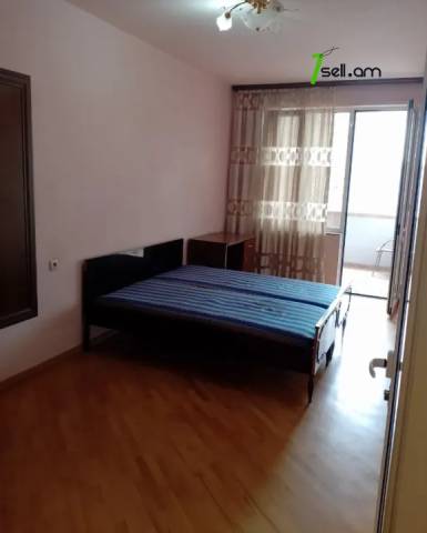 3 սենյականոց բնակարան Սարյանի փողոցում, 90 ք.մ., 4/8 հարկ, եվրովերանորոգված, քարե շենք