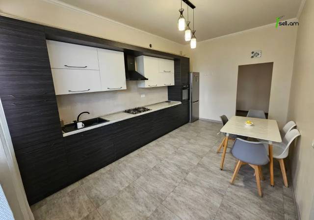 Երկու հարկանի քարե տուն Պարույր Սեվակի փողոցում Քասախում, 990 ք.մ., 2 սանհանգույց