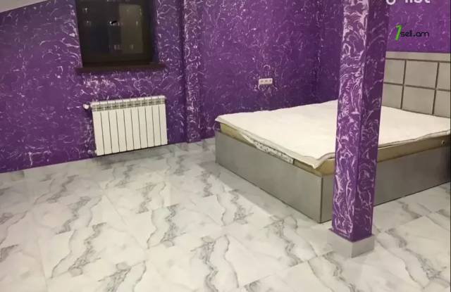 Երեք հարկանի քարե տուն, Դավթաշեն 3-րդ թաղամաս Դավիթաշենում, 332 ք.մ., 3+ սանհանգույց