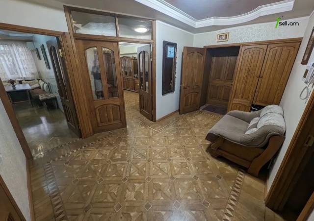 4 սենյականոց բնակարան Պուշկինի փողոցում, 110 քմ, 3/9 հարկ, 2 սանհանգույց, կապիտալ վերանորոգված