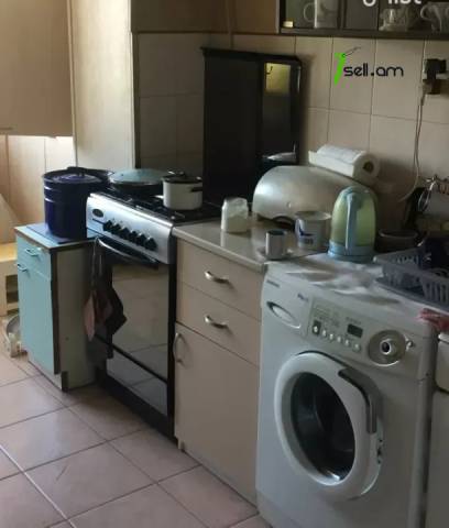 3 սենյականոց բնակարան Դրոյի փողոցում, 77 ք.մ., նախավերջին հարկ, բարձր առաստաղներ