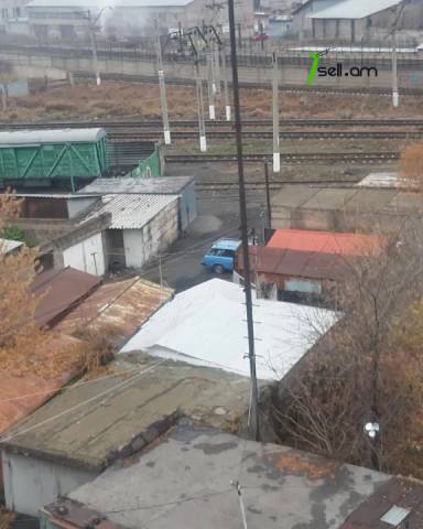 3 սենյականոց բնակարան Արցախի պողոտայում, 57 ք.մ., եվրովերանորոգված, քարե շենք