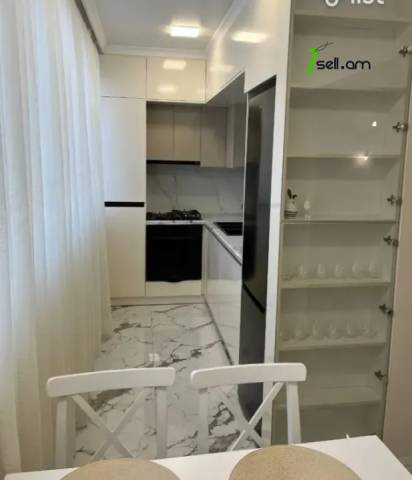 3 սենյականոց բնակարան Մինսկի փողոցում, 67 ք.մ., դիզայներական ոճով վերանորոգված