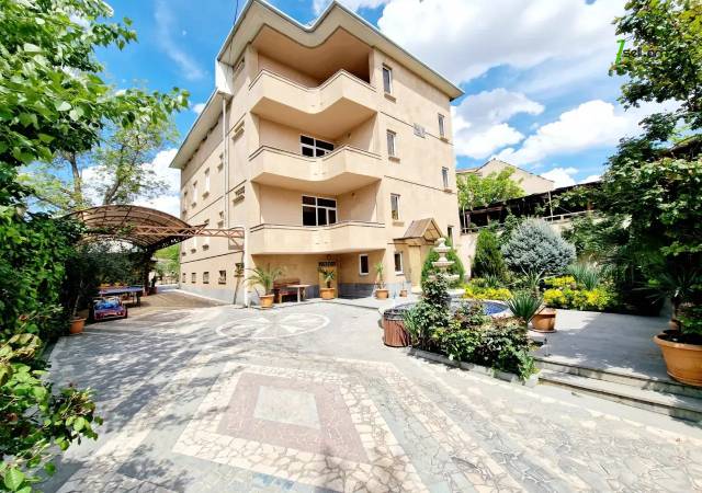 Երկու հարկանի քարե տուն Միչուրինի փողոցում Էրեբունիում, 380 ք.մ., 3+ սանհանգույց, եվրովերանորոգված