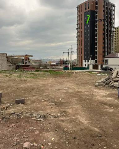 Հողատարածք բնակելի շինությունների համար Զովունի 4 փողոցում Զովունիում, 370 ք.մ.