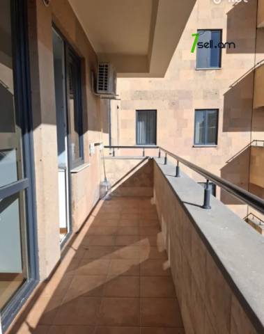 Ընդարձակ 3 սենյականոց բնակարան նորակառույց շենքում Ամիրյան փողոցում, 160 քմ, 9/12 հարկ