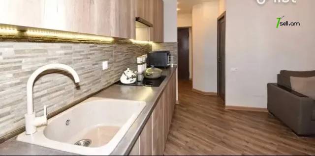 3 սենյականոց բնակարան Կոմիտասի պողոտայում, 75 ք.մ., 2/7 հարկ, 2 սանհանգույց, մի քանի պատշգամբ