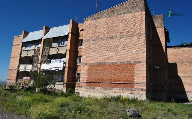 2 սենյականոց բնակարան Ախուրյանում, 66 քմ, կապիտալ վերանորոգված, քարե շենք