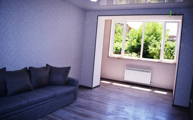 2 սենյականոց բնակարան Շիրակացու փողոցում, 70 քմ, 1/3 հարկ, կապիտալ վերանորոգված, քարե շենք