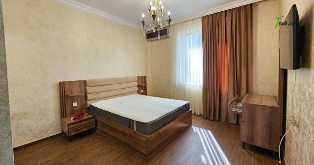 Երկու հարկանի քարե թաունհաուզ, Գ-1 թաղամաս Աջափնյակում, 400 քմ, 2 սանհանգույց, կապիտալ վերանորոգված