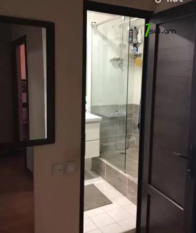 3 սենյականոց բնակարան Կոմիտասի պողոտայում, 70 ք.մ., բարձր առաստաղներ, եվրովերանորոգված, քարե շենք