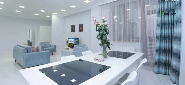 4 սենյականոց բնակարան նորակառույց շենքում Արամի փողոցում, 142 ք.մ., 2 սանհանգույց, բարձր առաստաղներ