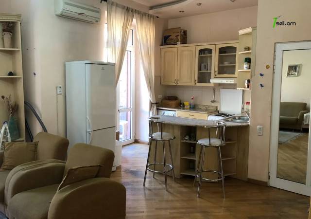 1 սենյականոց բնակարան Թումանյան փողոցում, 40 ք.մ., նախավերջին հարկ, կոսմետիկ վերանորոգում, քարե շենք