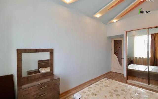 3 սենյականոց բնակարան Կոմիտասի պողոտայում, 83 քմ, բարձր առաստաղներ, կապիտալ վերանորոգված, քարե շենք