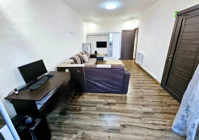 1 սենյականոց բնակարան Արշակունյաց պողոտայում, 42 ք.մ., 3/5 հարկ, կապիտալ վերանորոգված, քարե շենք