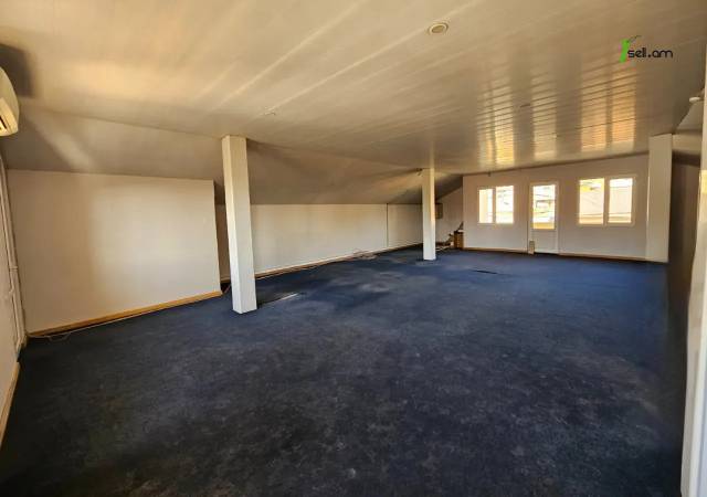 Երեք հարկանի քարե տուն Քաջազնունի փողոցում կենտրոնում, 1060 ք.մ., 3+ սանհանգույց