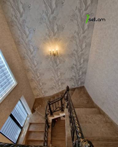 Երկու հարկանի թաունհաուզ, Գ-1 թաղամաս Աջափնյակում, 400 ք.մ., 2 սանհանգույց, կապիտալ վերանորոգված