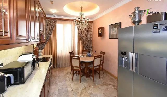 Ընդարձակ 3 սենյականոց բնակարան նորակառույց շենքում Ադոնցի փողոցում, 156 ք.մ., 2 սանհանգույց