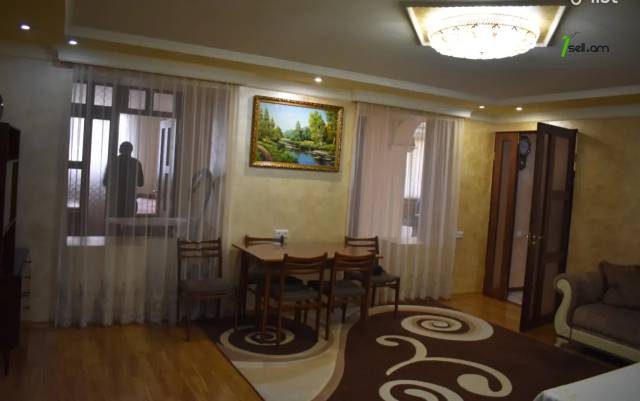 5 սենյականոց բնակարան Դրոյի փողոցում, 124 քմ, նախավերջին հարկ, 2 սանհանգույց, մի քանի պատշգամբ