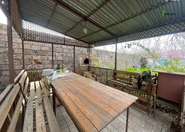 Երկու հարկանի քարե տուն Ներքին Շենգավիթ 9-րդ փողոցում Շենգավիթում, 185 ք.մ., 2 սանհանգույց