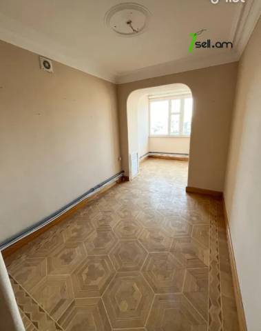 2 սենյականոց բնակարան Արմեն Տիգրանյանի փողոցում, 47 ք.մ., նախավերջին հարկ, քարե շենք