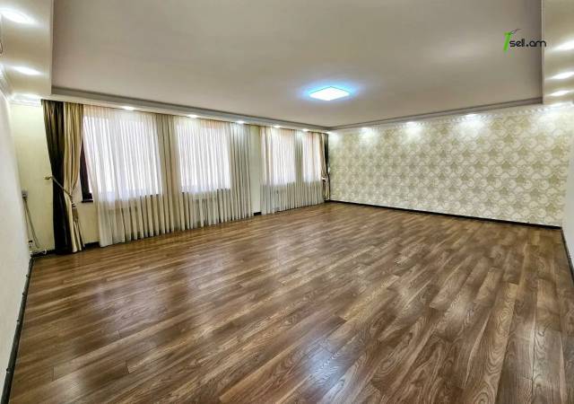 Բազմաֆունկցիոնալ գույք Մելքումովի փողոցում Աջափնյակում, 600 ք.մ.