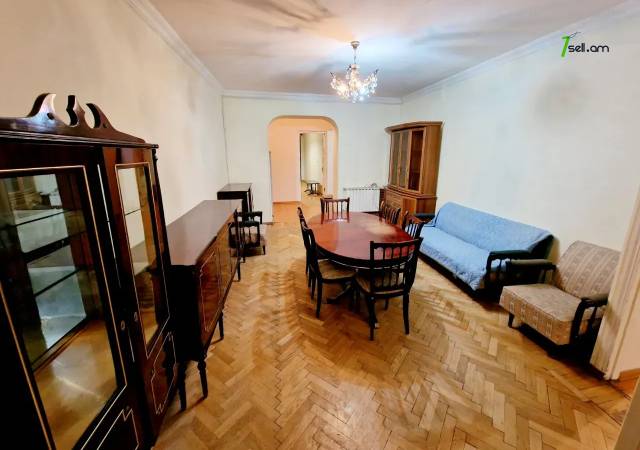 5 սենյականոց բնակարան Աբովյան փողոցում, 130 ք.մ., նախավերջին հարկ, բարձր առաստաղներ