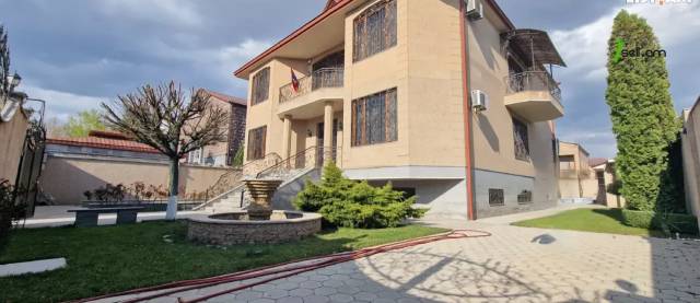 Երկու հարկանի քարե տուն Աջափնյակում, 360 ք.մ., 3+ սանհանգույց, եվրովերանորոգված