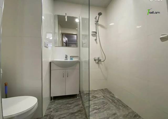 2 սենյականոց բնակարան Կոմիտասի պողոտայում, 40 ք.մ., 1/5 հարկ, դիզայներական ոճով վերանորոգված